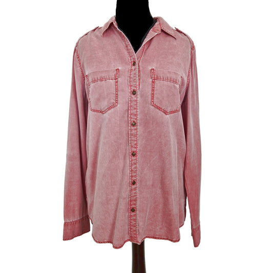 Einzigartige und nachhaltige Vintage Bluse in altrosa, Jeans. Front.