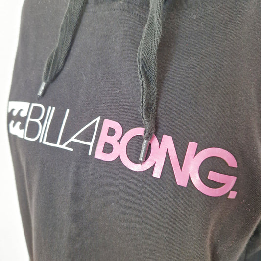 Einzigartiger und nachhaltiger Hoodie in schwarz-pink-weiss, Billabong. Close-up.
