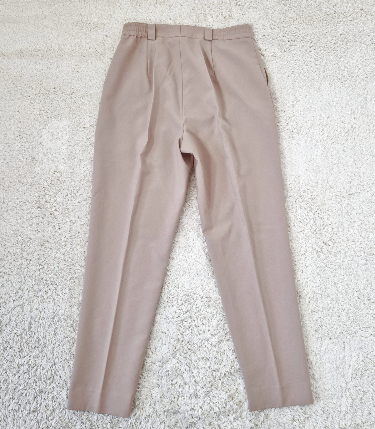 Einzigartige und nachhaltige, beige Vintage Hose. Back.