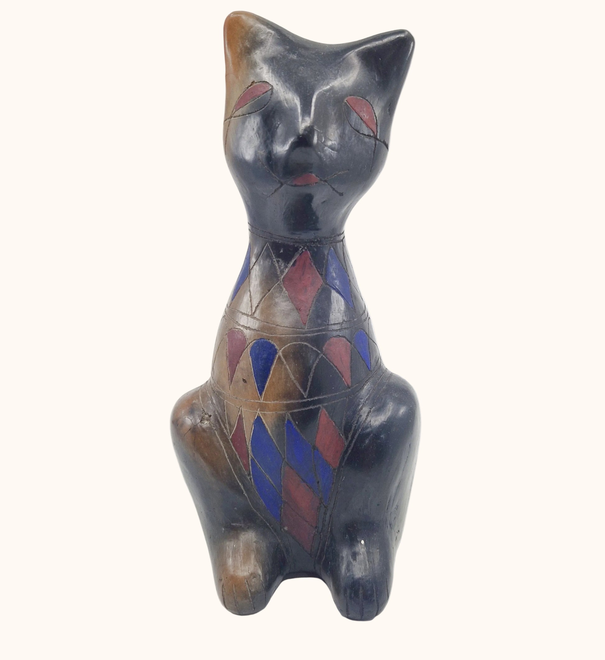 Einzigartige und nachhaltige Vintage Katze in schwarz-blau-rot. Unique and sustainable vintage cat in black-blue-red. Front.