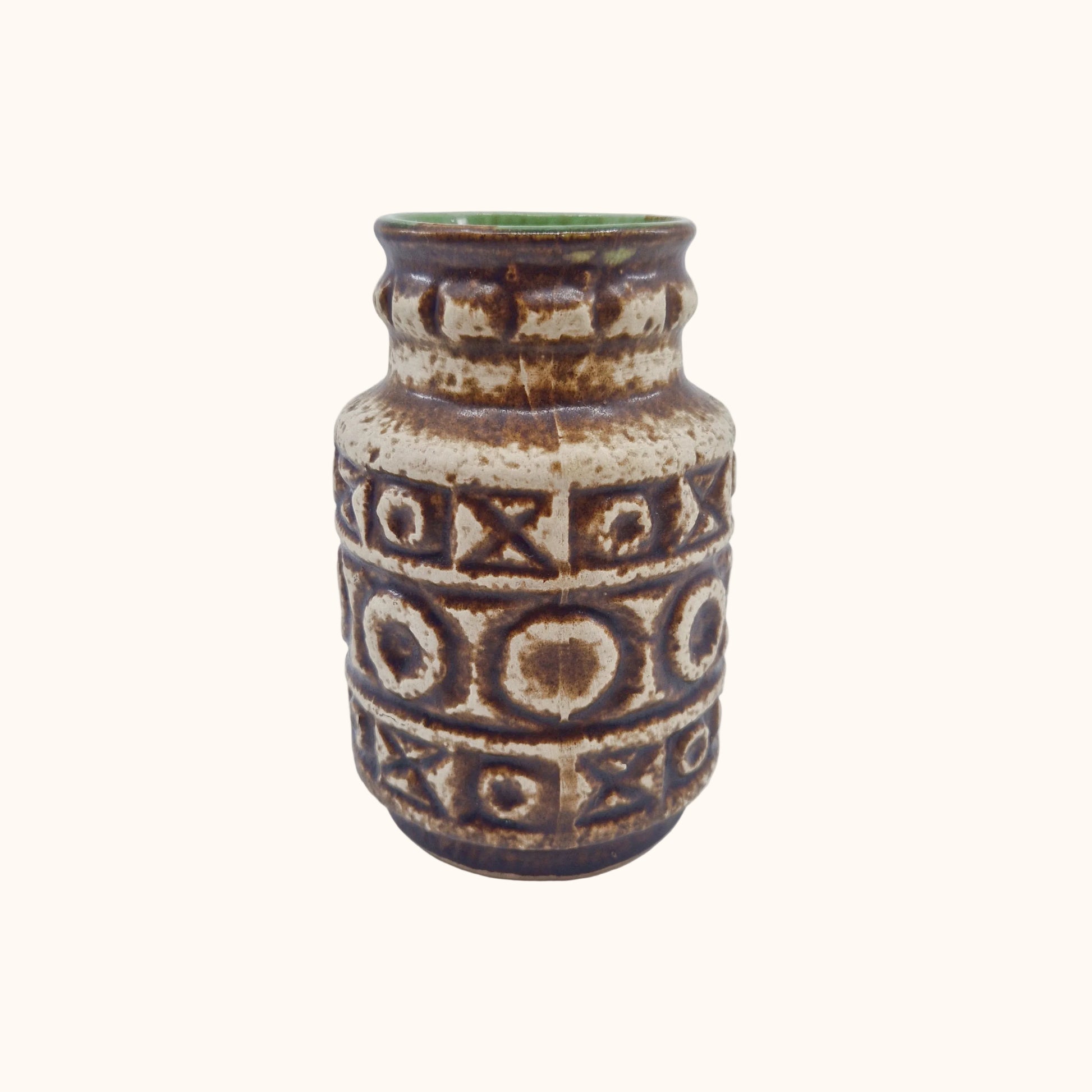 Einzigartige und nachhaltige Vintage Vase in braun-beige von Bay. Unique and sustainable vintage vase in brown-beige from Bay. Front.