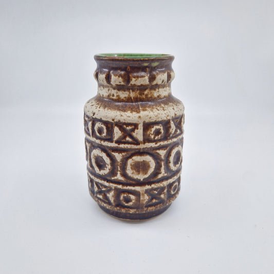 Einzigartige und nachhaltige Vintage Vase in braun-beige von Bay. Unique and sustainable vintage vase in brown-beige from Bay. Front.