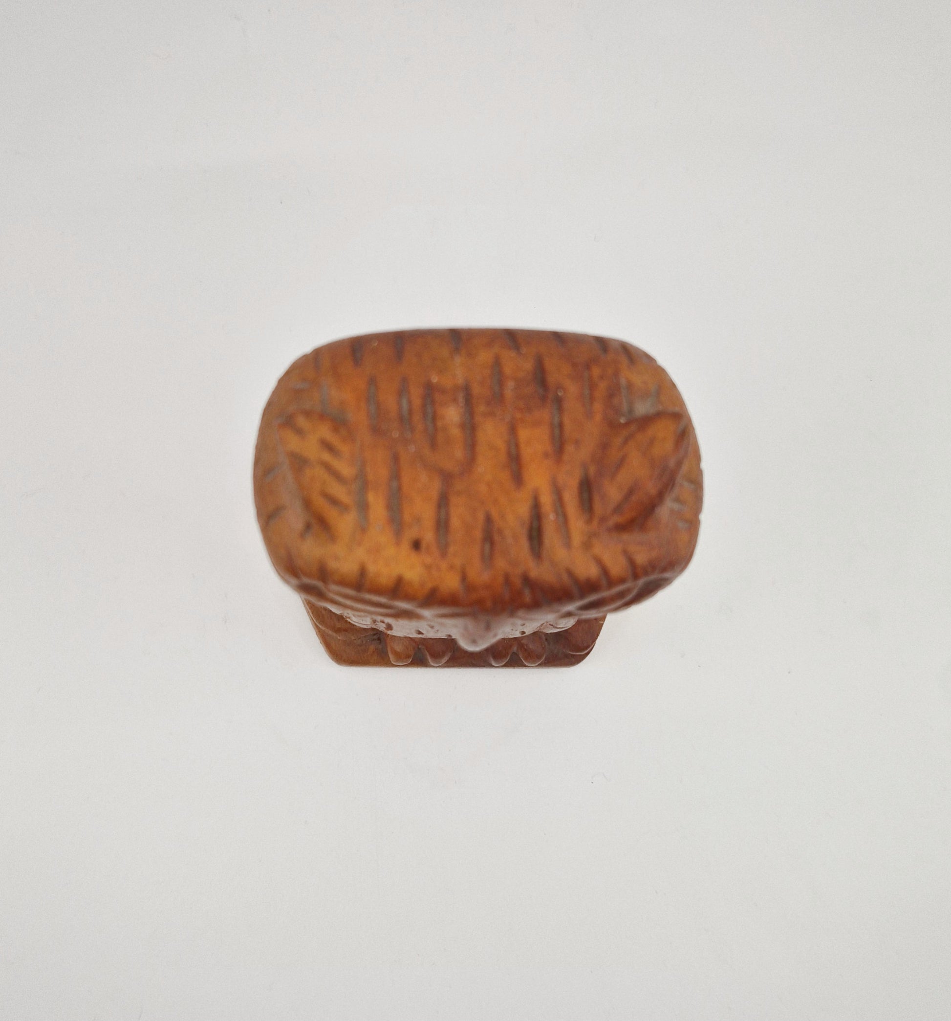 Einzigartige und nachhaltige Vintage Eule, braun. Unique and sustainable vintage owl, brown. Above.