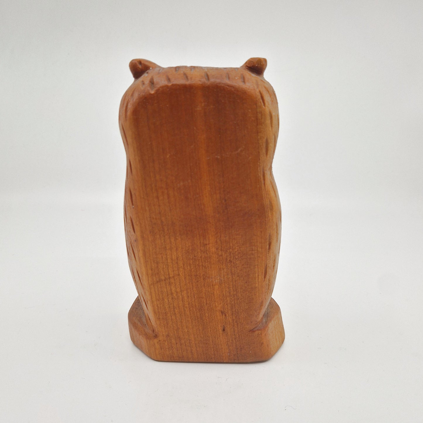 Einzigartige und nachhaltige Vintage Eule, braun. Unique and sustainable vintage owl, brown. Back.