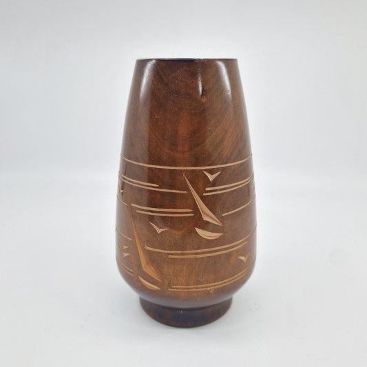 Einzigartige und nachhaltige Vintage Vase mit Schiffen aus Holz. Unique and sustainable vintage vase with boats made from wood. Front. 