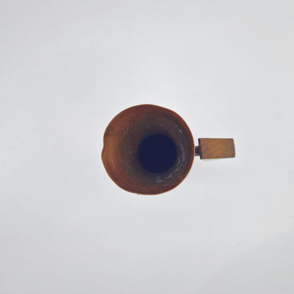 Einzigartige und nachhaltige Vintage Vase / Giesskanne in kupfer. Unique and sustainable vintage watering can in copper. Above.