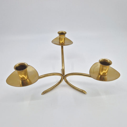 Einzigartiger und nachhaltiger Vintage Kerzenständer, goldfarben. Unique and sustainable vintage candle holder, golden. Front. 