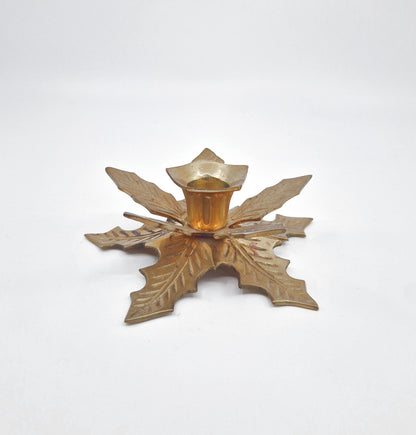 Einzigartiger und nachhaltiger Vintage Kerzenständer mit Blätter. Unique and sustainable vintage candle holder with leaves. Side.