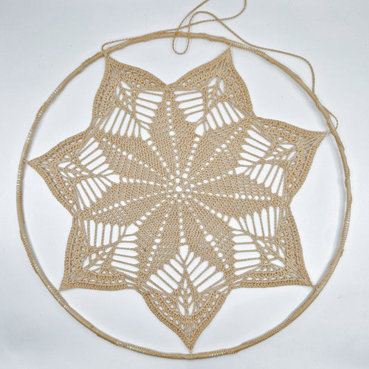 Einzigartiges und nachhaltiges Vintage Makramee, Stern. Unique and sustainable vintage makramé, star. Front.