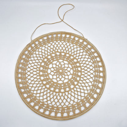 Einzigartiges und nachhaltiges Vintage Makramee, Blume, beige. Unique and sustainable vintage makramé, flower, beige. Front. 