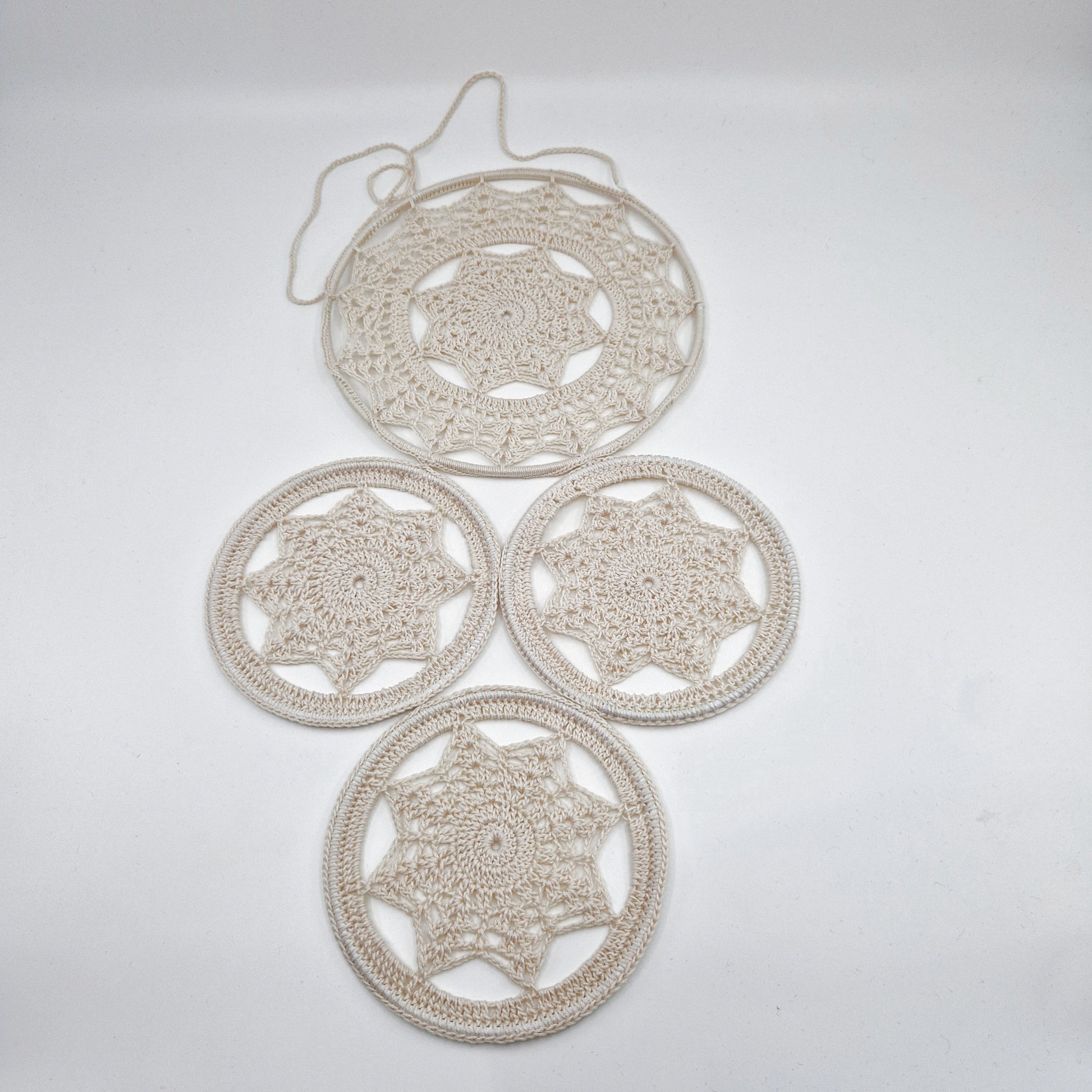 Einzigartiges und nachhaltiges Vintage Makramee, 4 Sterne. Unique and sustainable vintage makramé, 4 Stars. Front.