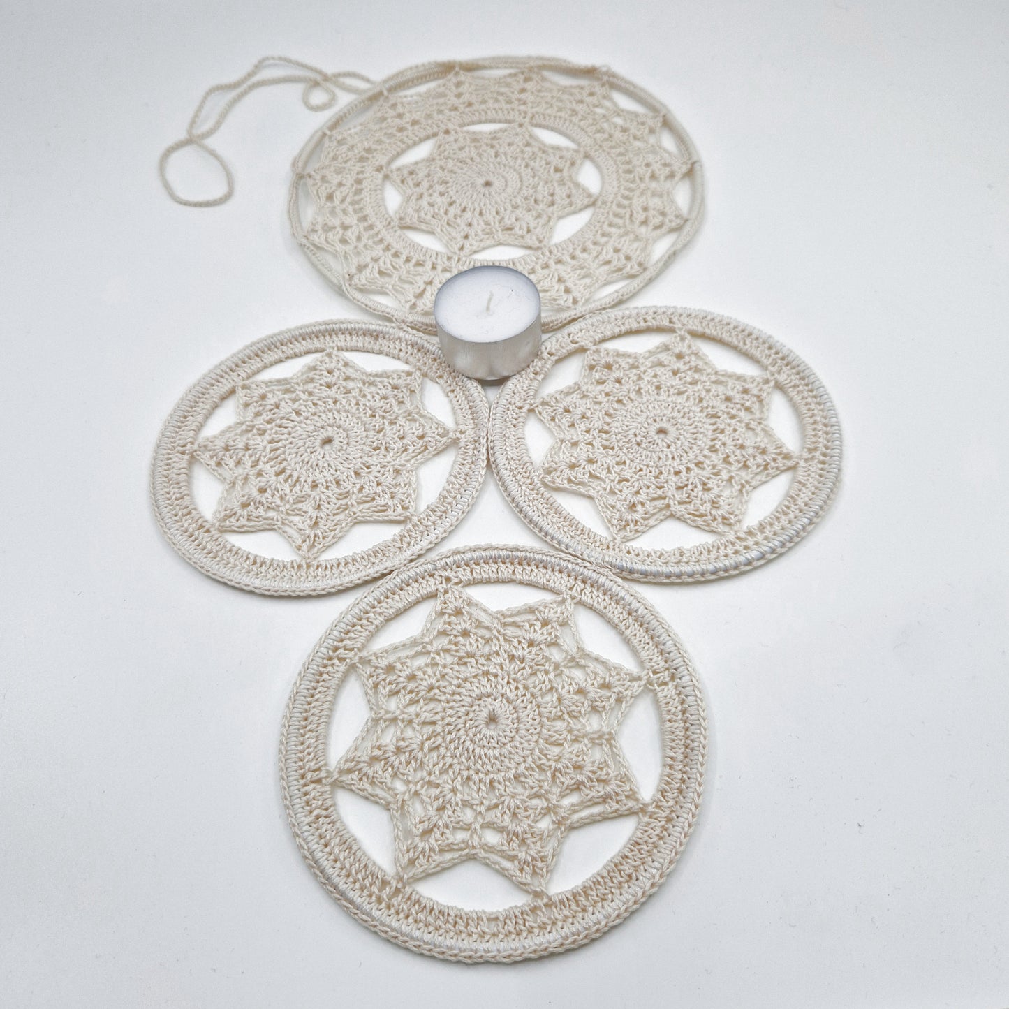 Einzigartiges und nachhaltiges Vintage Makramee, 4 Sterne. Unique and sustainable vintage makramé, 4 Stars. Scale reference.