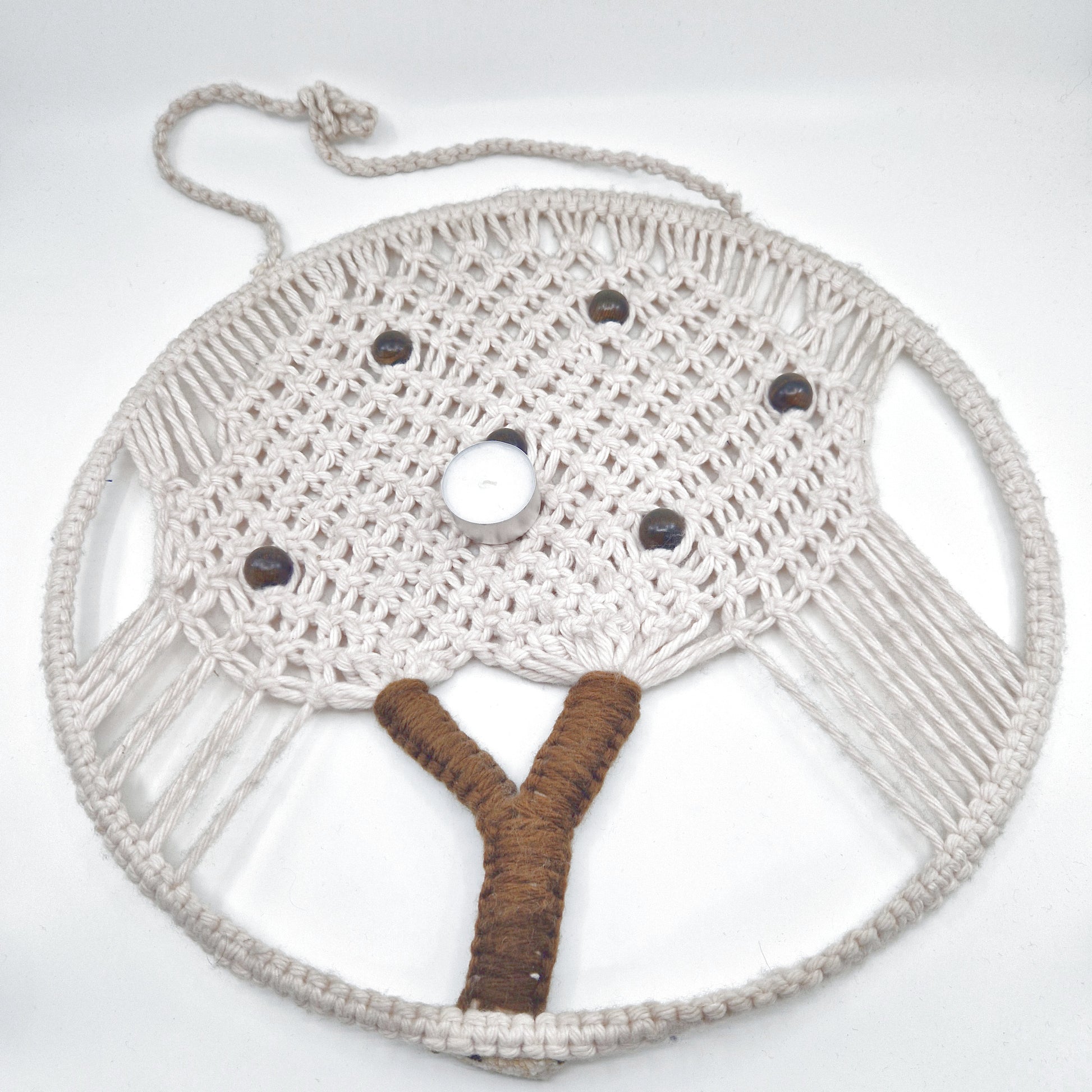 Einzigartiges und nachhaltiges Vintage Makramee, Baum, sand-braun. Unique and sustainable vintage makramé, tree, sand-brown. Scale reference.