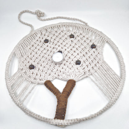 Einzigartiges und nachhaltiges Vintage Makramee, Baum, sand-braun. Unique and sustainable vintage makramé, tree, sand-brown. Scale reference.