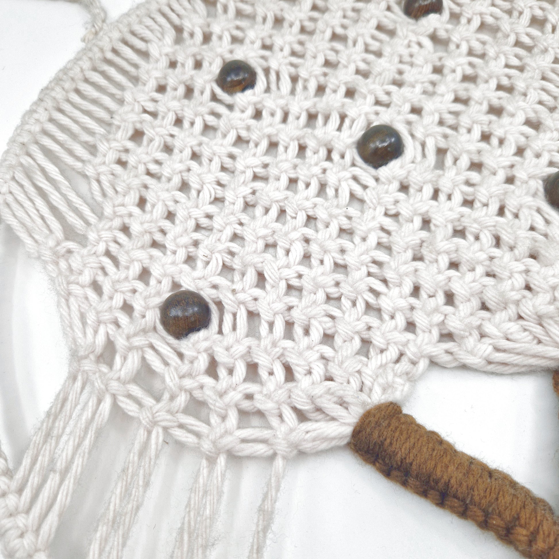 Einzigartiges und nachhaltiges Vintage Makramee, Baum, sand-braun. Unique and sustainable vintage makramé, tree, sand-brown. Close-up 2.