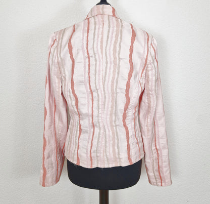 Einzigartiger und nachhaltiger Vintage Blazer in rosa-lachs-beige mit Streifen. Unique and sustainable vintage blazer in pink-salmon-beige with stripes. Back.