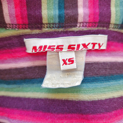 Einzigartiges und nachhaltiges Vintage Cardigan-Kleid mit Streifen. Tag.