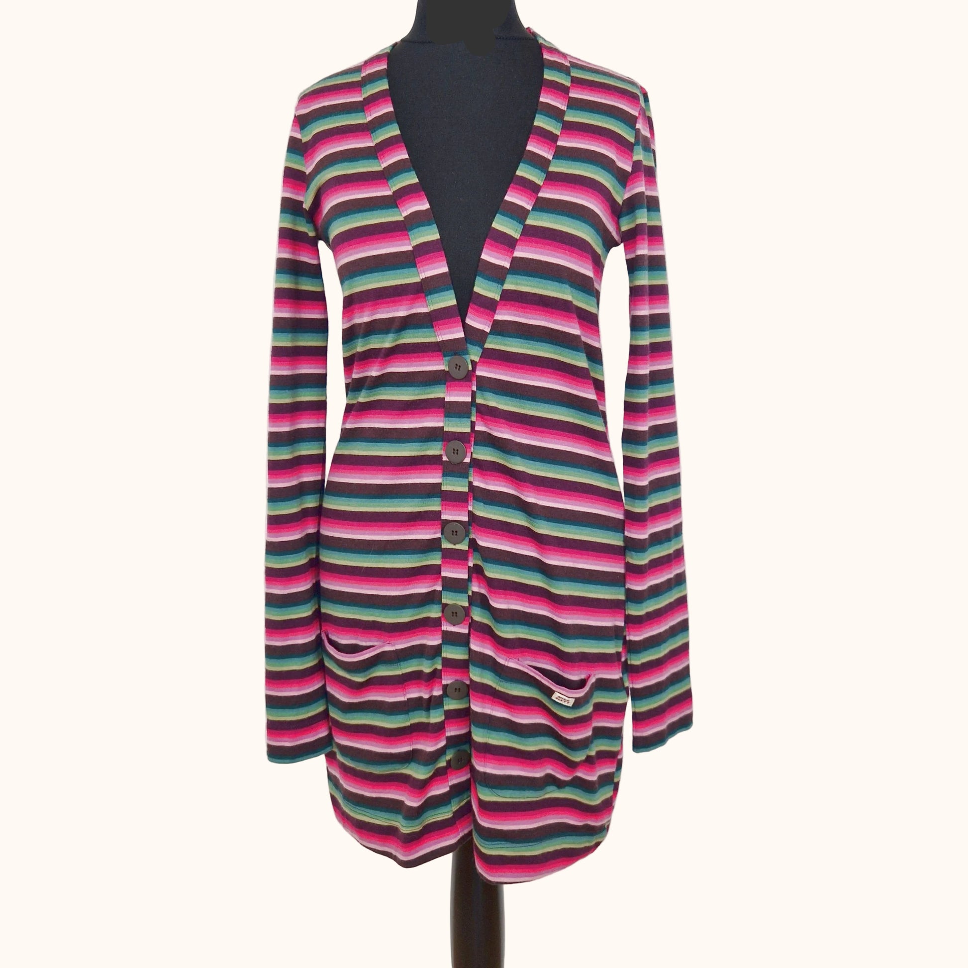 Einzigartiges und nachhaltiges Vintage Cardigan-Kleid mit Streifen.     Front.