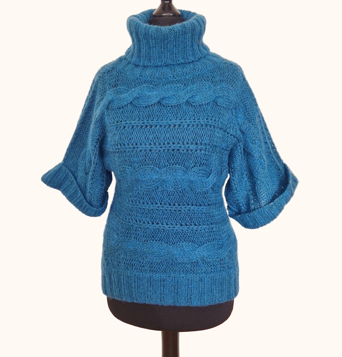 Einzigartiger und nachhaltige Vintage Pullover, 3/4-Ärmel, in petrol. Front.