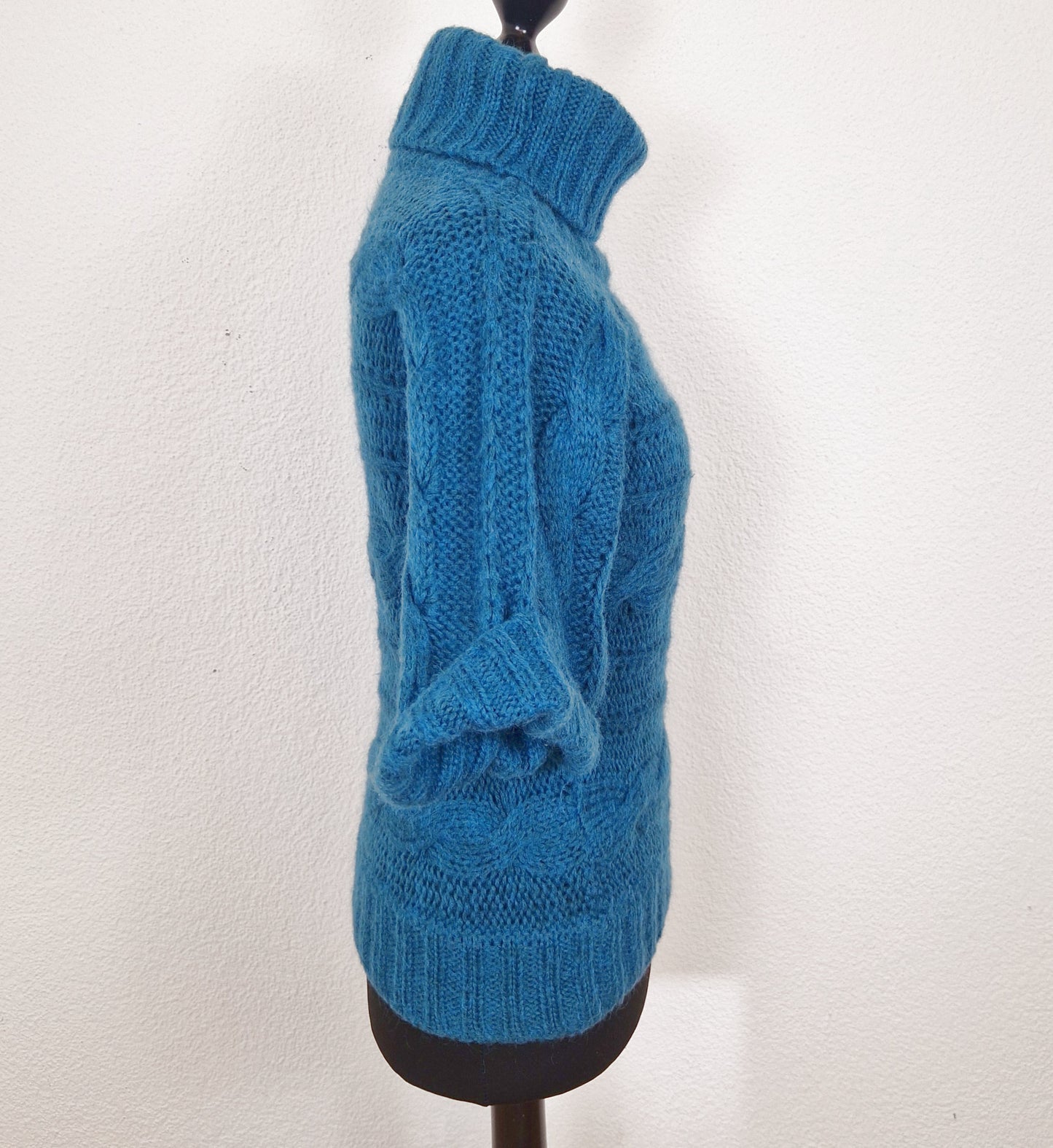 Einzigartiger und nachhaltige Vintage Pullover, 3/4-Ärmel, in petrol. Side.