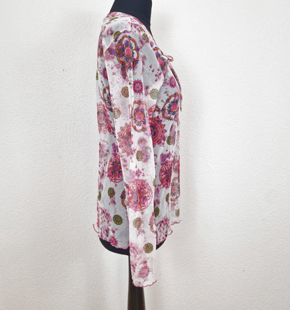 Einzigartiges und nachhaltiges Vintage Shirt, Langarm, in weiss-pink-oliv, mit Mesh. Unique and sustainable vintage shirt, long sleeves, in white-pink-olive, with mesh. Side.