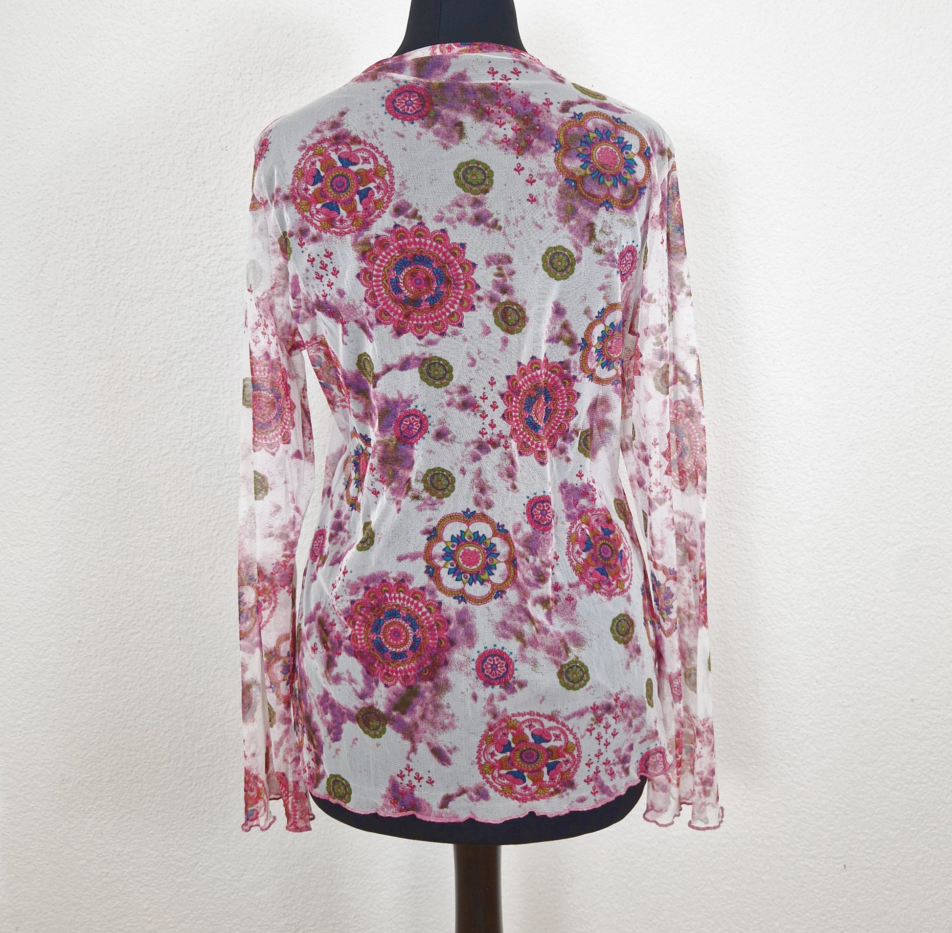 Einzigartiges und nachhaltiges Vintage Shirt, Langarm, in weiss-pink-oliv, mit Mesh. Unique and sustainable vintage shirt, long sleeves, in white-pink-olive, with mesh. Back.