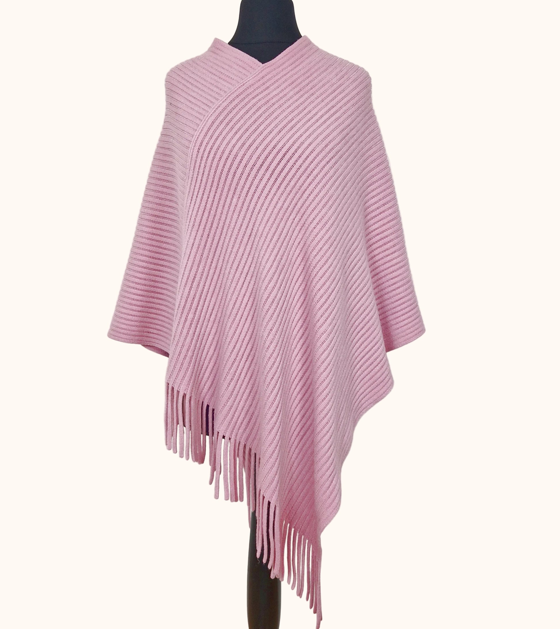 Einzigartiger und nachhaltiger Vintage Poncho in rosa. Front.