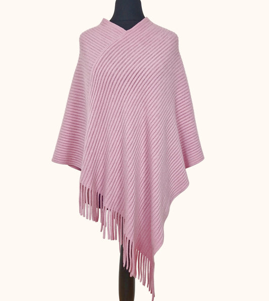 Einzigartiger und nachhaltiger Vintage Poncho in rosa. Front.