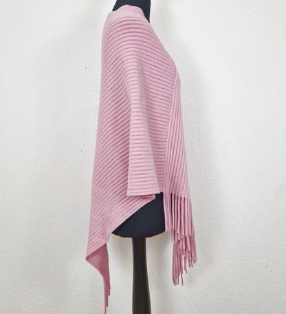 Einzigartiger und nachhaltiger Vintage Poncho in rosa. Side.