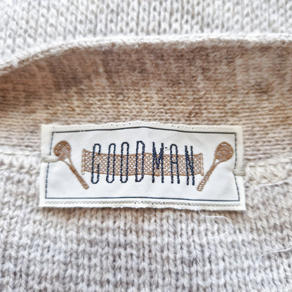 Einzigartiger und nachhaltiger Vintage Cardigan in sand-hellgrau-khaki mit geometrischem Muster und Golfer. Tag.