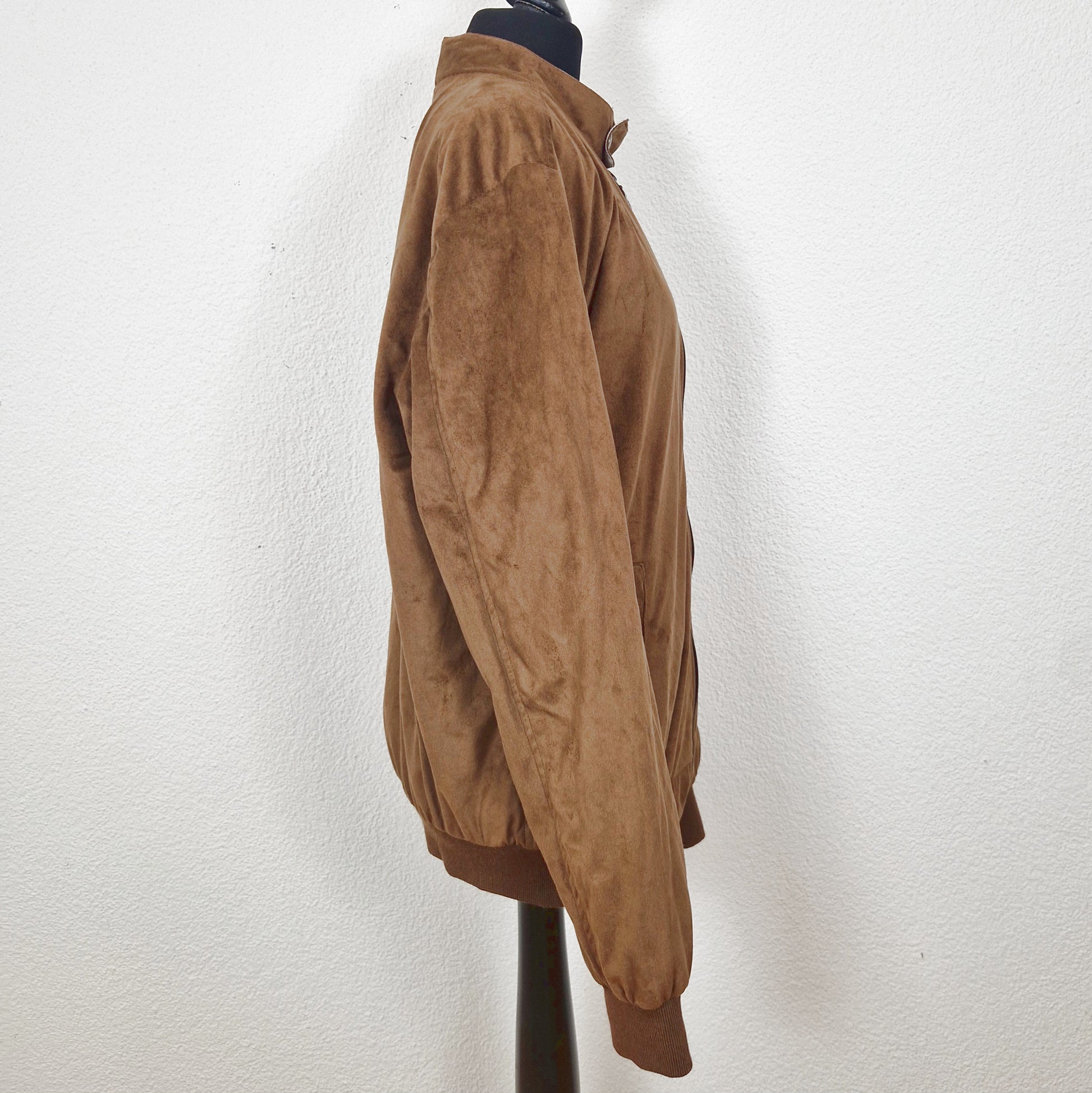 Einzigartige und nachhaltige Vintage Lederjacke in braun und Kunstleder. Side.