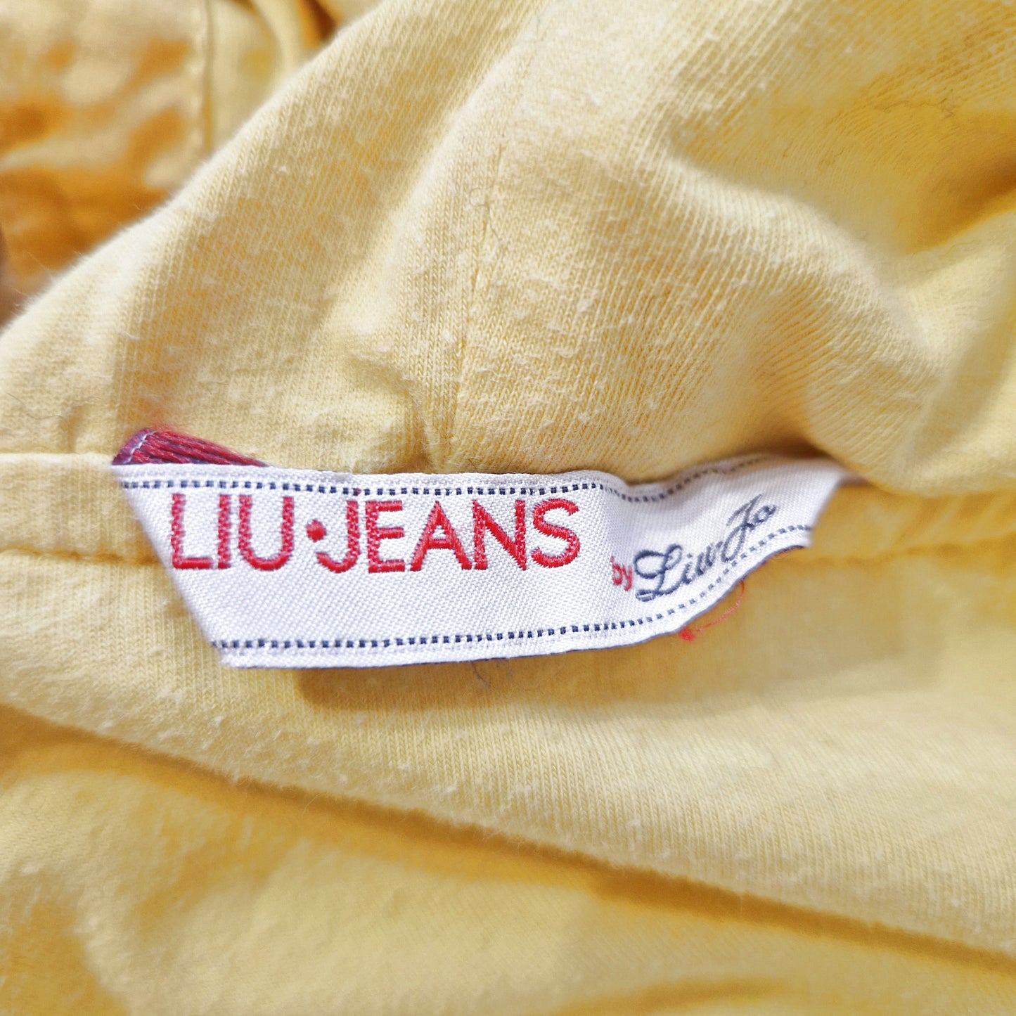 Einzigartiger und nachhaltiger Vintage Hoodie Cardigan in gelb, Liu Jeans. Tag.