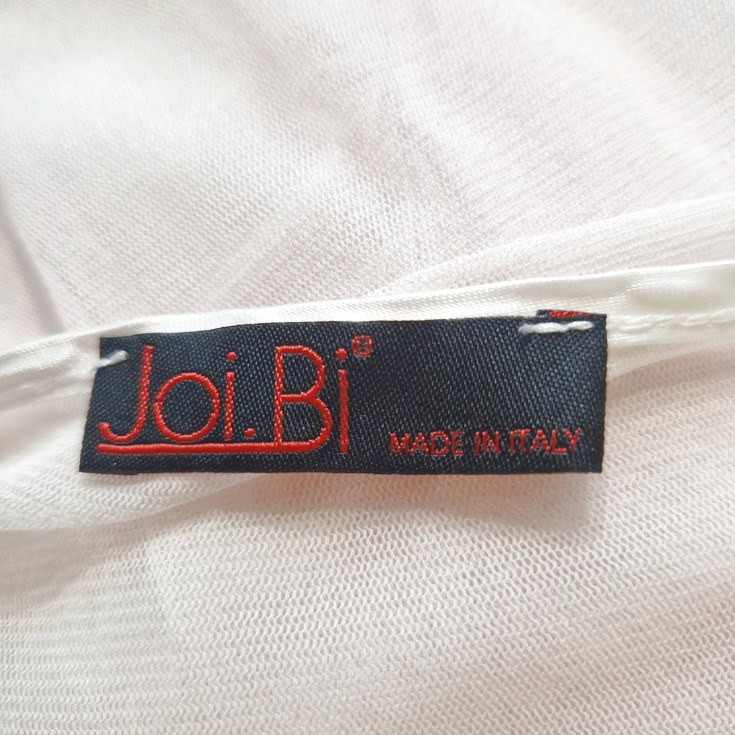 Einzigartiges und nachhaltiges Vintage Shirt in weiss-rosa-gold mit Rosen. Tag.