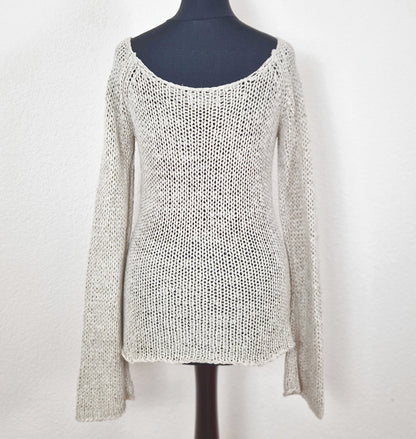 Einzigartiger und nachhaltiger Vintage Pullover in beige mit Trompetenärmeln. Back.