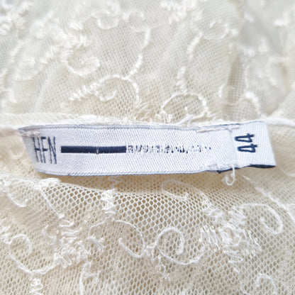 Einzigartige und nachhaltige Vintage Bluse, 3/4-Ärmel, in hellgelb. Tag.