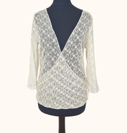 Einzigartige und nachhaltige Vintage Bluse, 3/4-Ärmel, in hellgelb. Front.