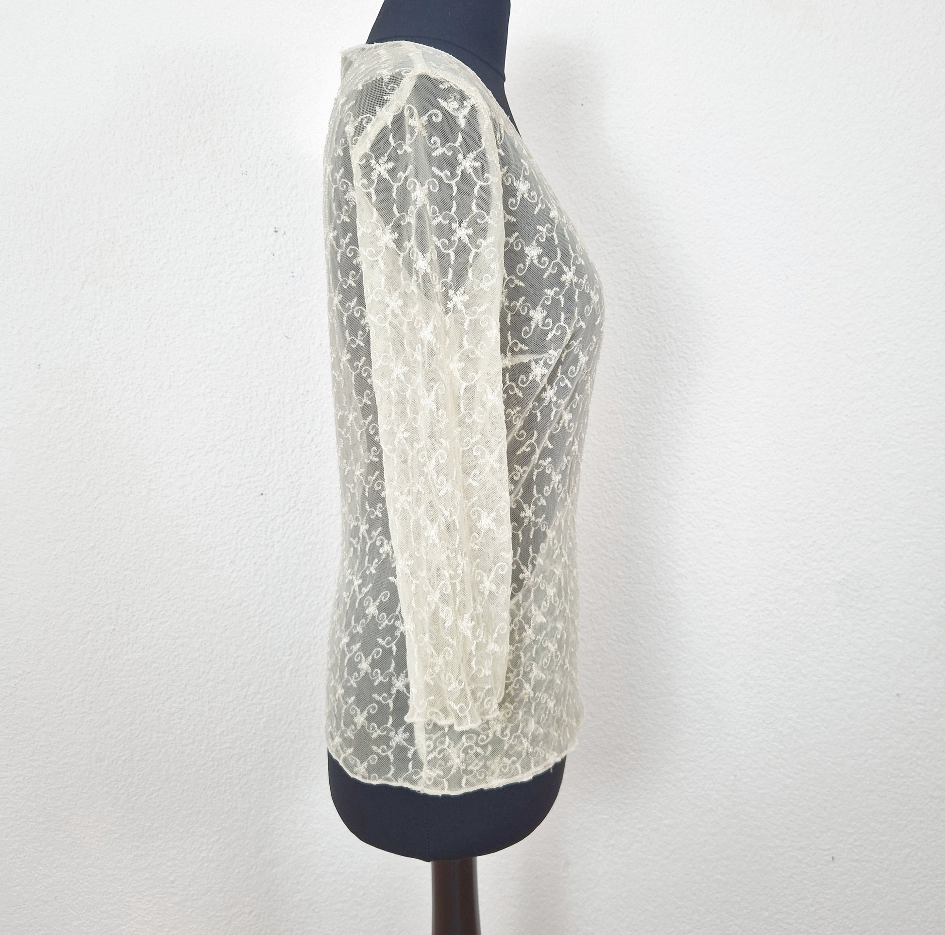 Einzigartige und nachhaltige Vintage Bluse, 3/4-Ärmel, in hellgelb. Side.