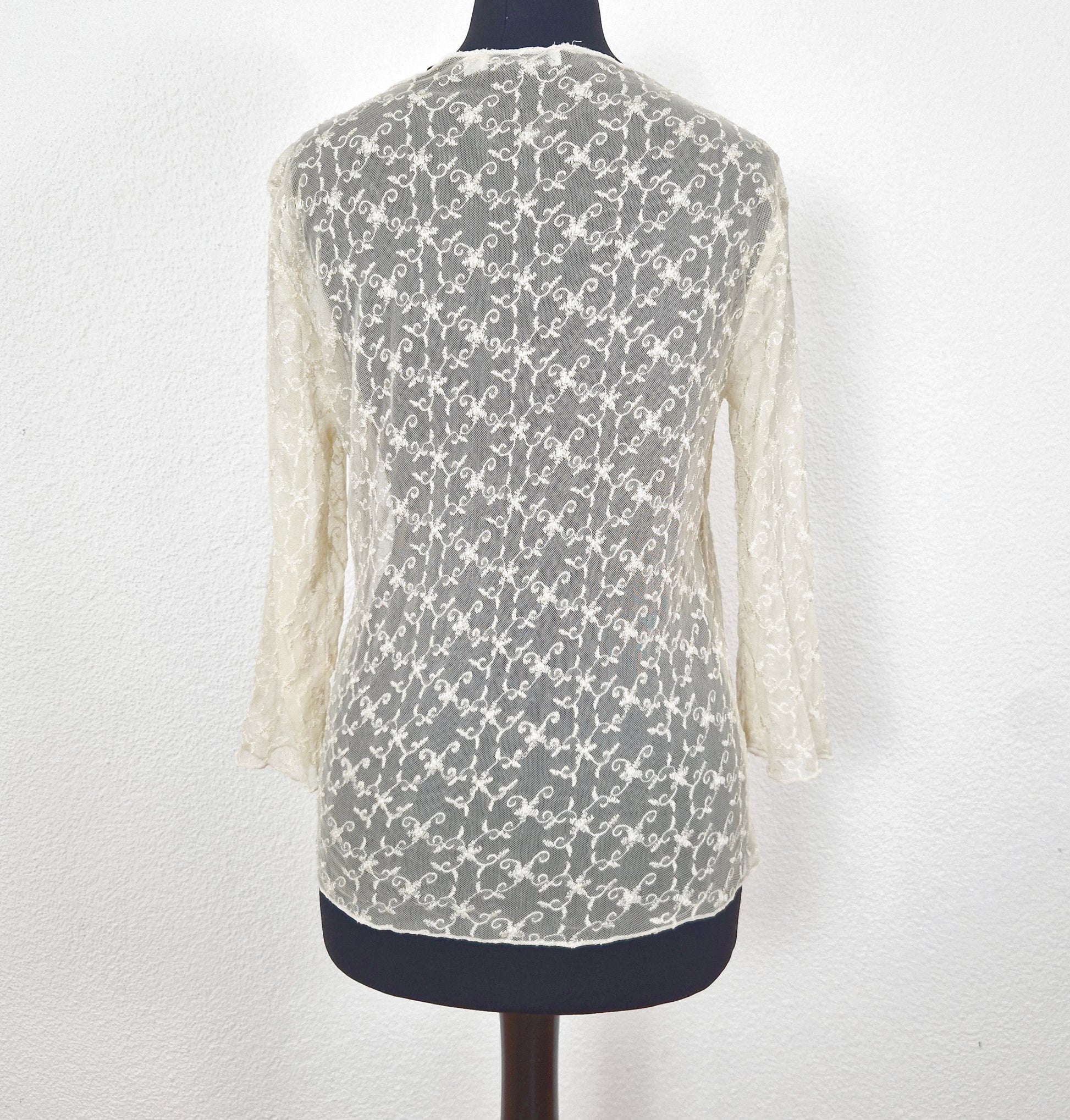 Einzigartige und nachhaltige Vintage Bluse, 3/4-Ärmel, in hellgelb. Back.