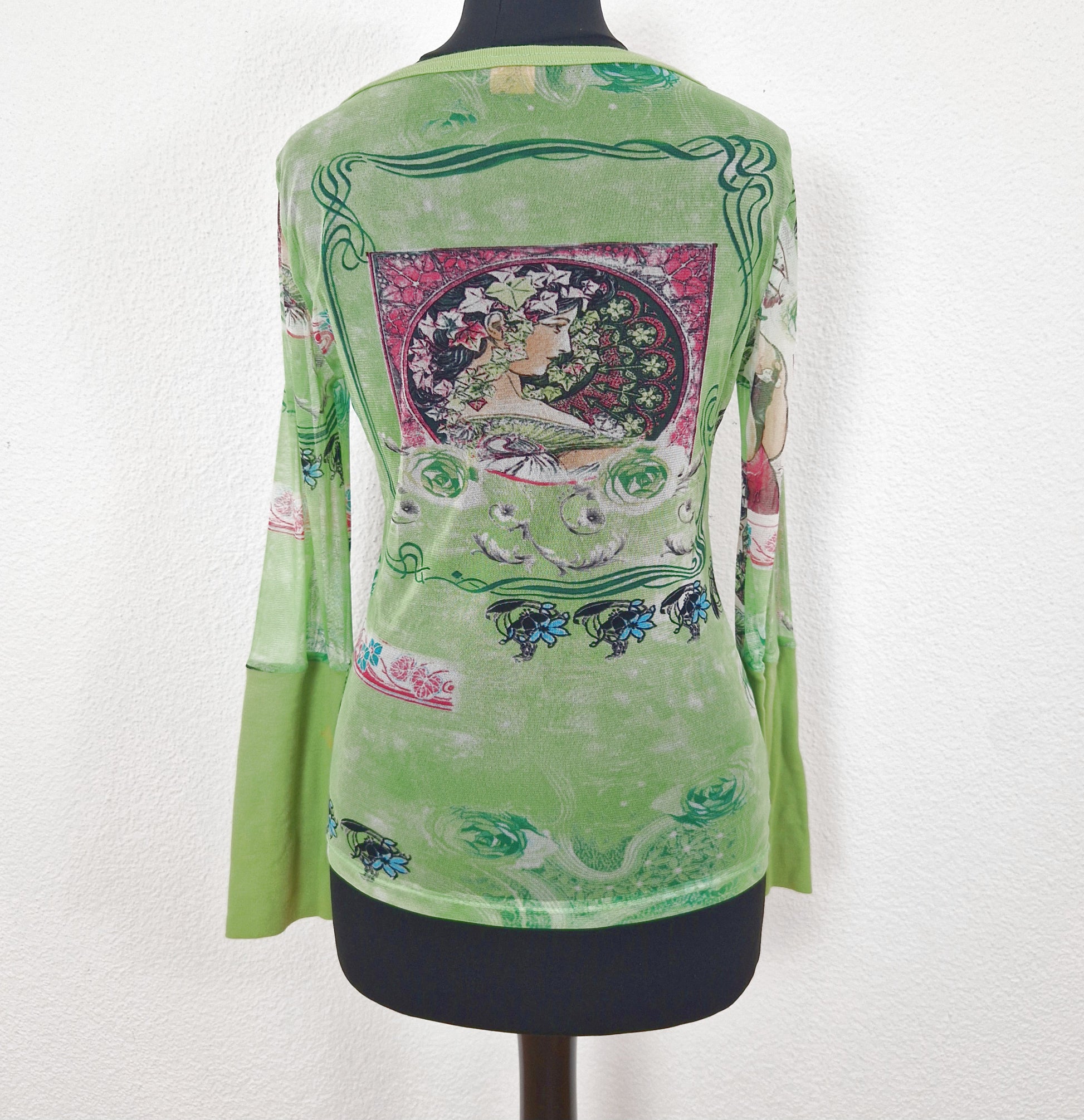 Einzigartiges und nachhaltiges Vintage Shirt, Langarm, in hellgrün-pink-türkis, mit Rosen. Back.