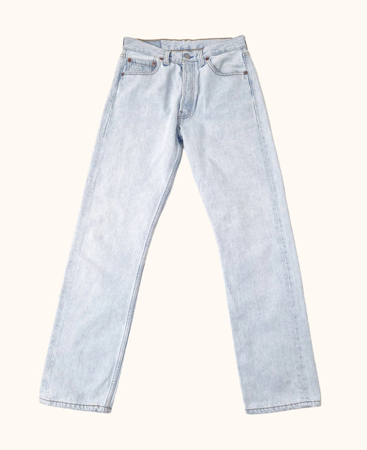 Einzigartige und nachhaltige Vintage Jeans in hellblau von Levi's, 501. Front.