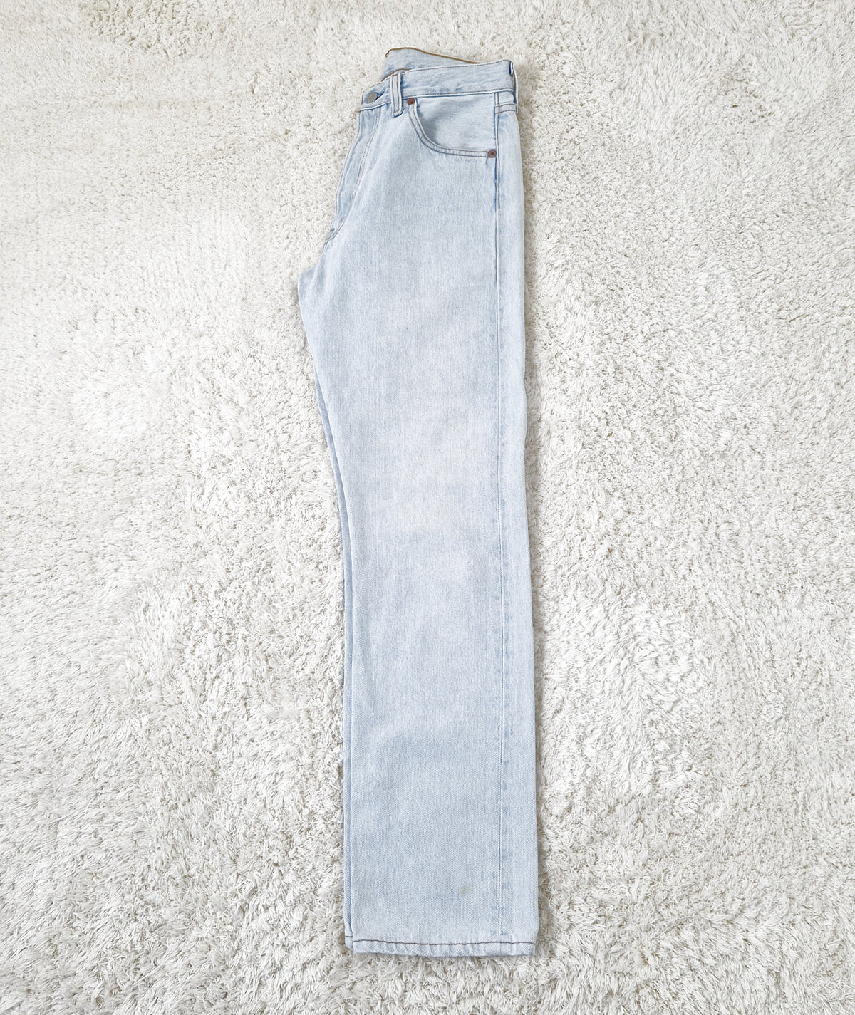 Einzigartige und nachhaltige Vintage Jeans in hellblau von Levi's, 501. Side.