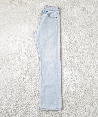Einzigartige und nachhaltige Vintage Jeans in hellblau von Levi's, 501. Side.