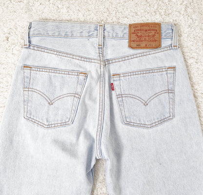 Einzigartige und nachhaltige Vintage Jeans in hellblau von Levi's, 501. Back Close-up.