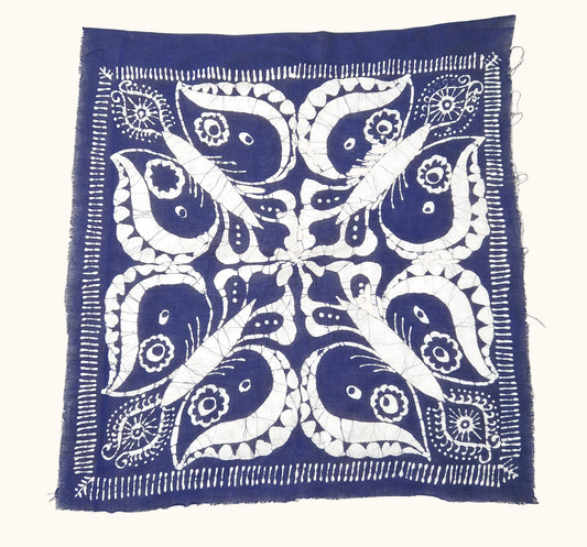 Einzigartiges und nachhaltige Vintage Tuch in dunkelblau-weiss mit Paisley-Muster. Front.