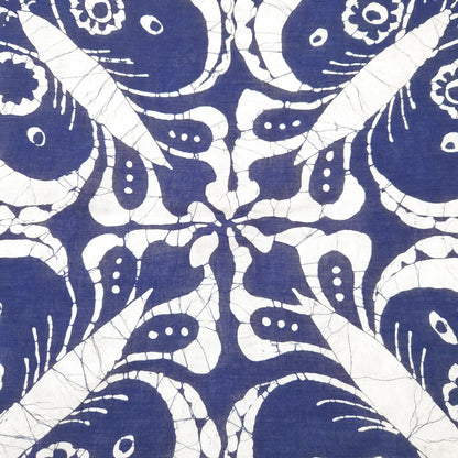 Einzigartiges und nachhaltige Vintage Tuch in dunkelblau-weiss mit Paisley-Muster. Close-up.