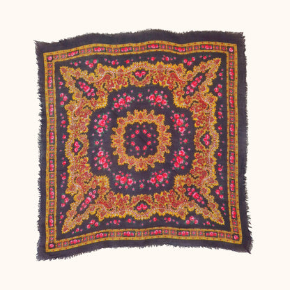 Einzigartiges und nachhaltiges Vintage Tuch in schwarz-ocker-pink mit Rosen und Paisley. Front.