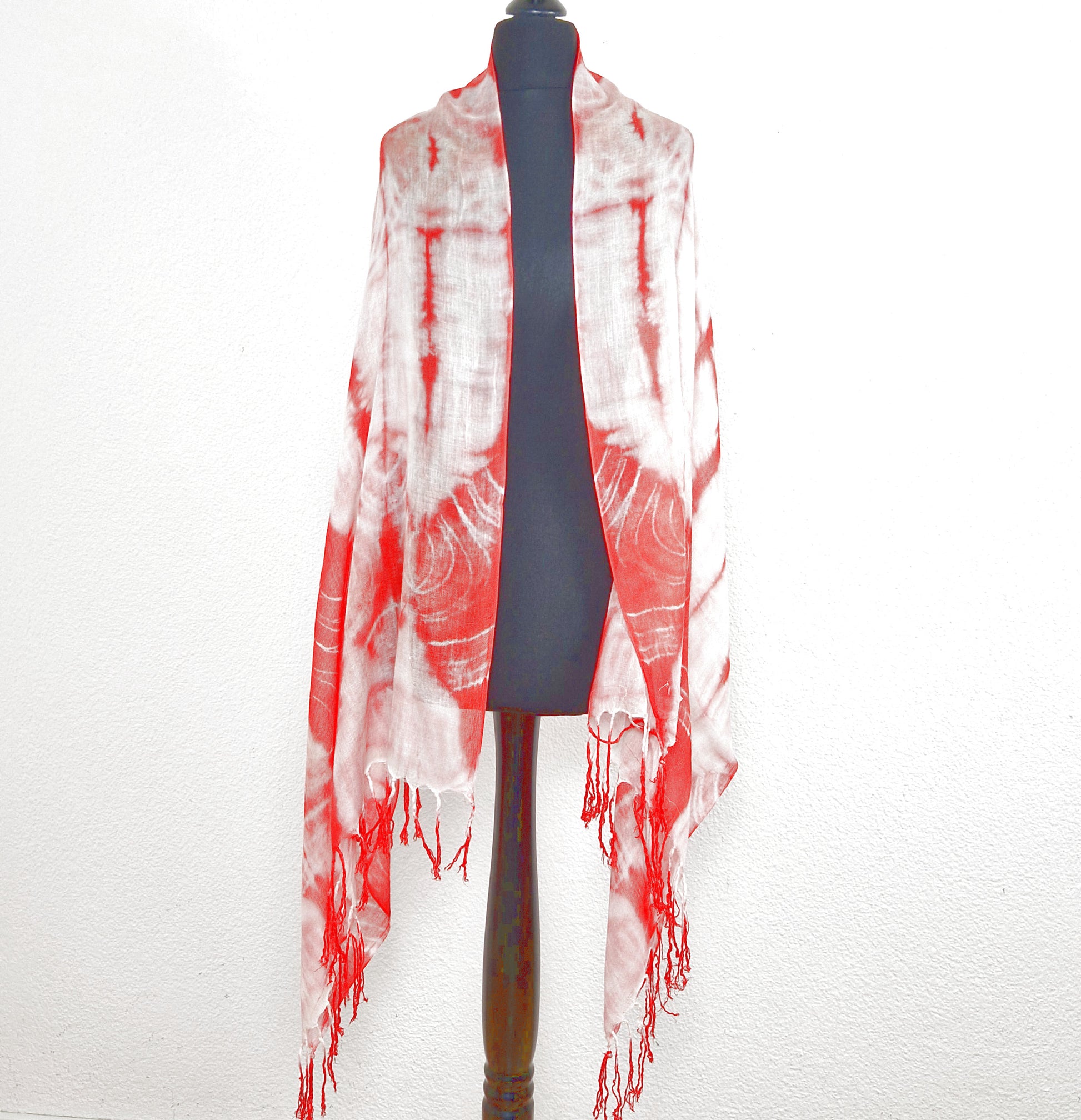 Einzigartiger und nachhaltiger Vintage Batik-Schal weiss-rot-rosa. 3.