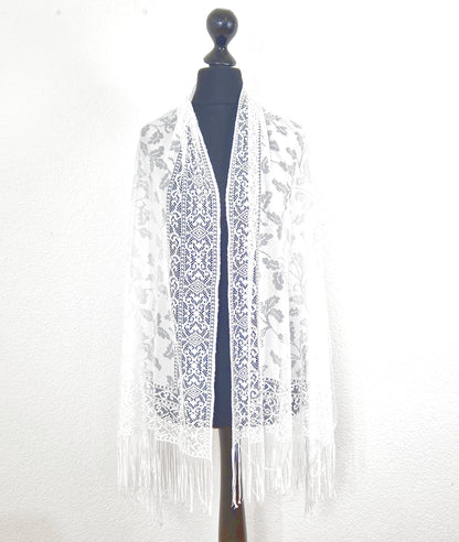 Einzigartiger und nachhaltiger Vintage Schal in weiss mit Lochmuster. 2.