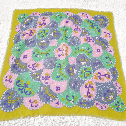 Einzigartiges und nachhaltiges Vintage Tuch in ocker-grün-pink mit Blumen. Side.
