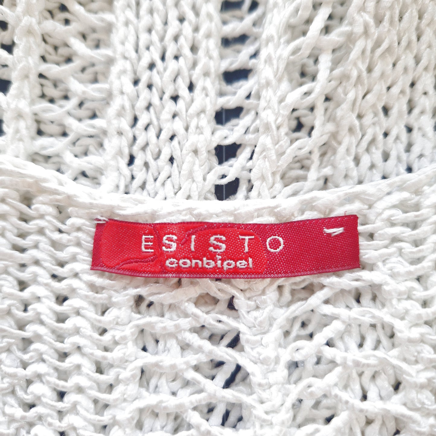 Einzigartiges und nachhaltiges Vintage Top mit Lochmuster in weiss. Tag.